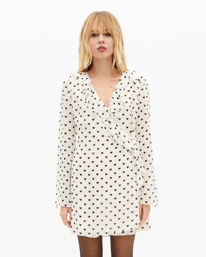 Short wrap dress in ecru heart print