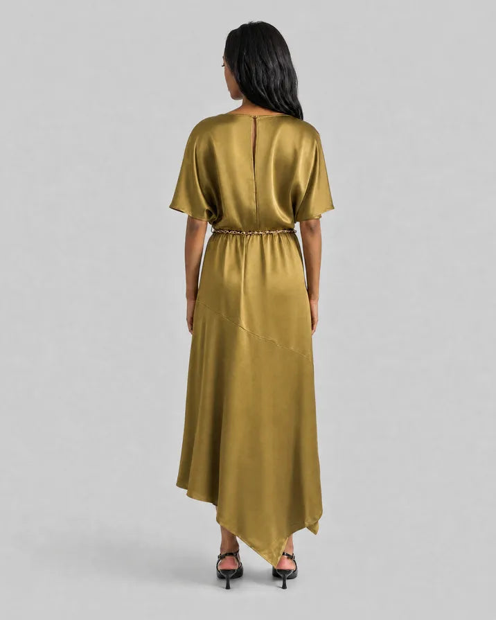 Long satin dress with an olive-colored gold chain